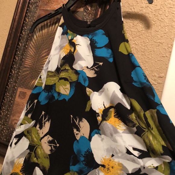 NWOT Worthington Flowy Flowered Top. Ties in the back. Beautiful rich colors. - Picture 5 of 15